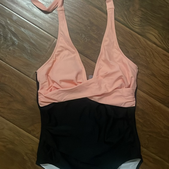 NEW Women’s Tummy Control Swimsuit size Med - Picture 2 of 4